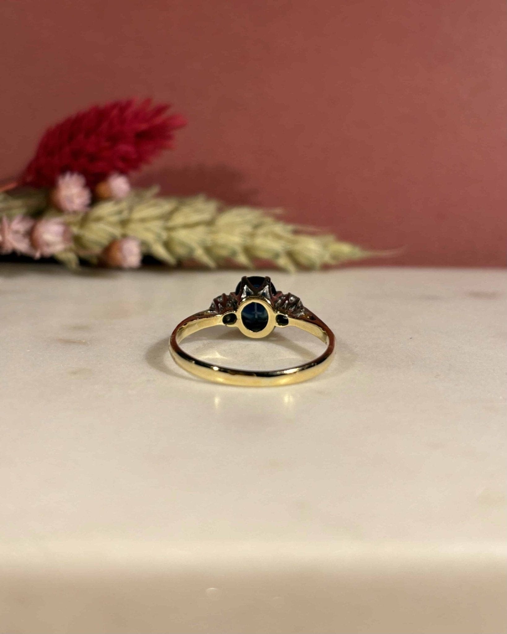 Bague Trilogie Saphir 1.40 carat &amp; Diamants "Isabelle" - Elliade Paris