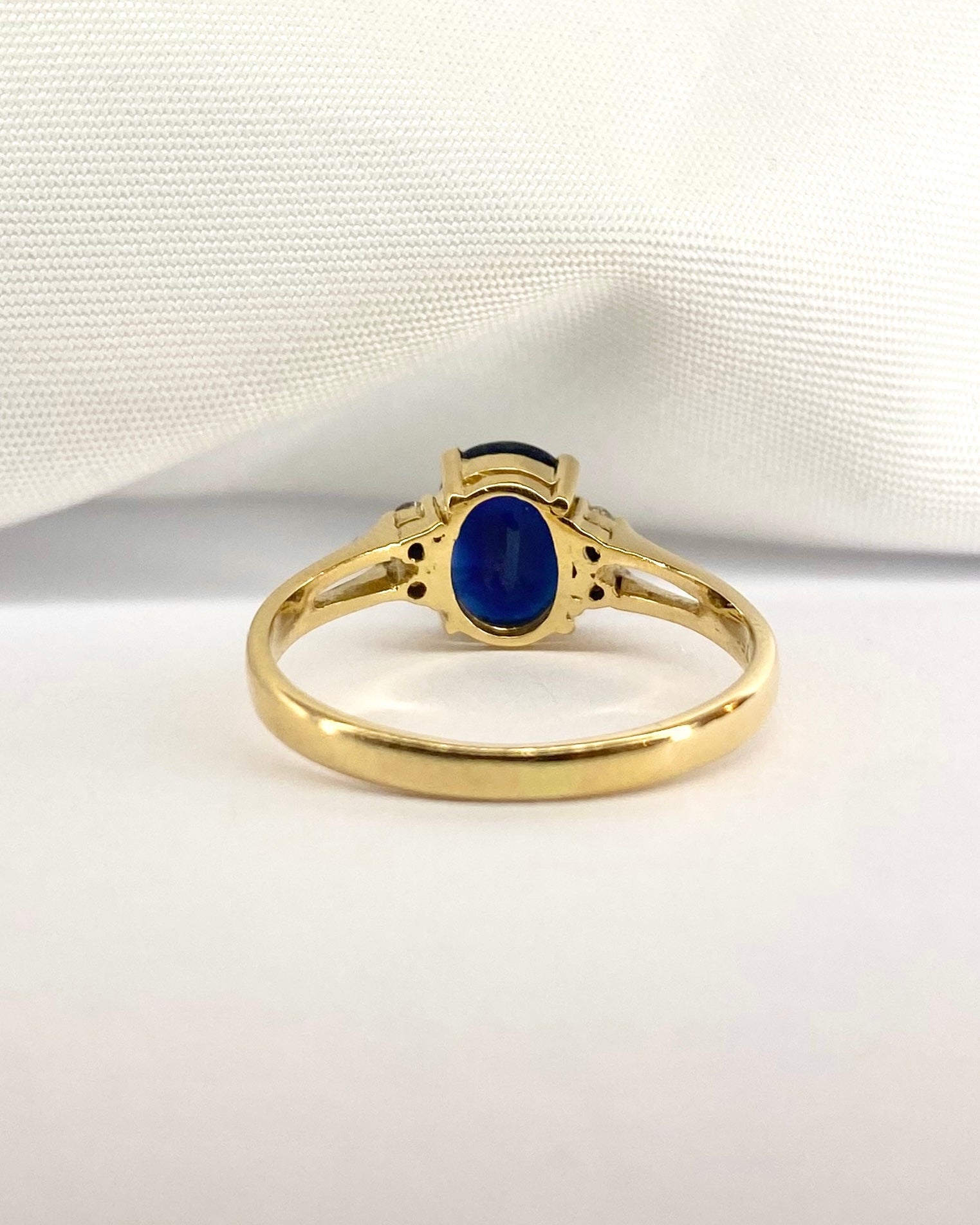 Bague Trilogie Saphir 1.45 carat &amp; Diamants "Léonie" - Elliade Paris