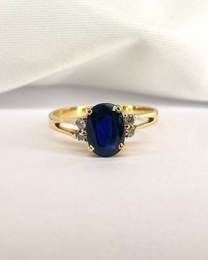 Bague Trilogie Saphir 1.45 carat &amp; Diamants "Léonie" - Elliade Paris