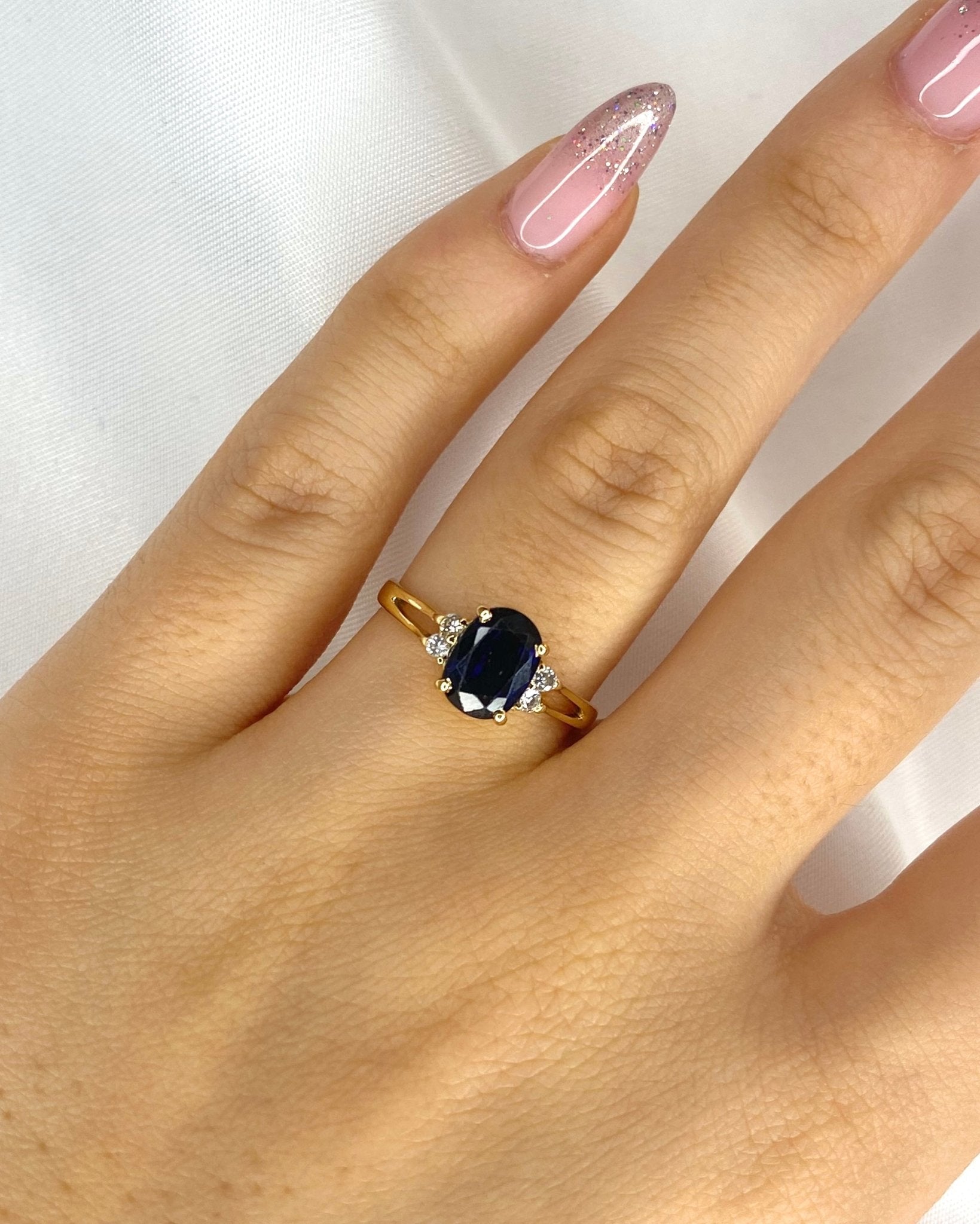 Bague Trilogie Saphir 1.45 carat &amp; Diamants "Léonie" - Elliade Paris