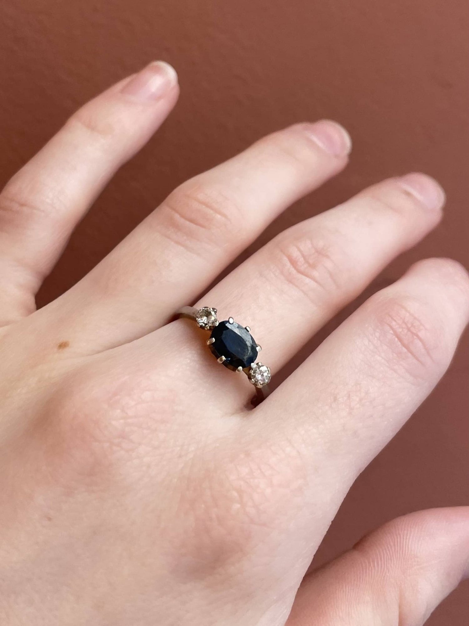 Bague Trilogie Saphir 1.55 carat &amp; Diamants &quot;Danny&quot; - Elliade Paris