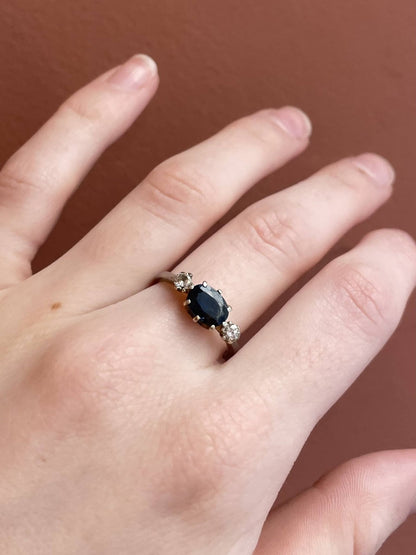 Bague Trilogie Saphir 1.55 carat &amp; Diamants &quot;Danny&quot; - Elliade Paris