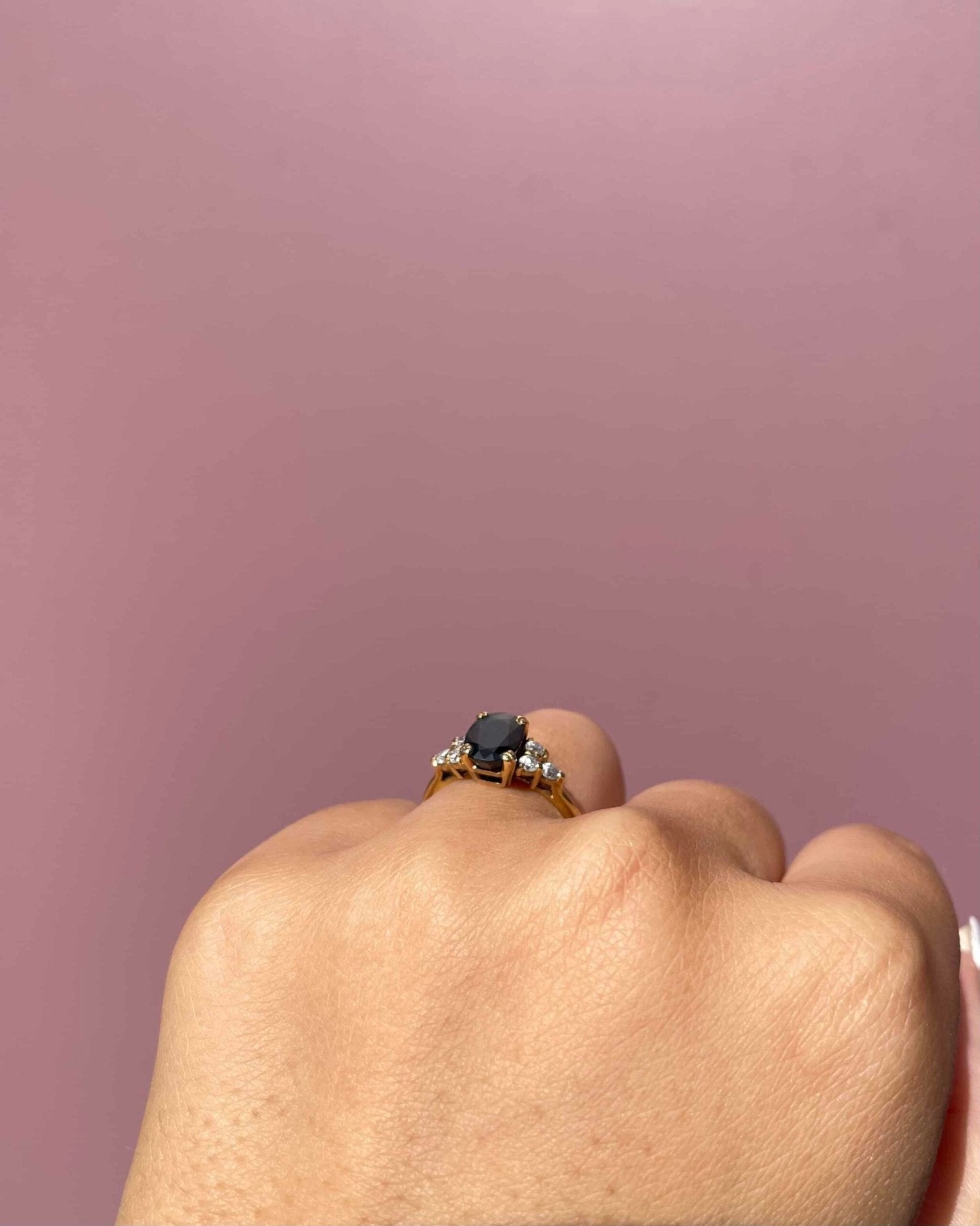 Bague Trilogie Saphir 1.65 carat &amp; Diamants "Halana" - Elliade Paris