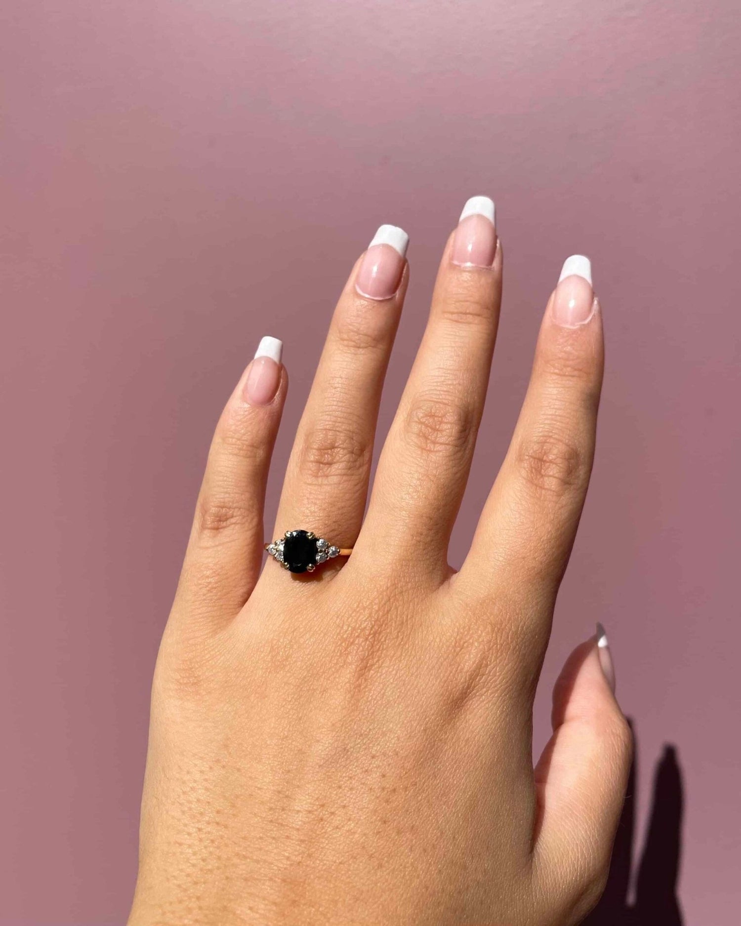 Bague Trilogie Saphir 1.65 carat &amp; Diamants &quot;Halana&quot; - Elliade Paris