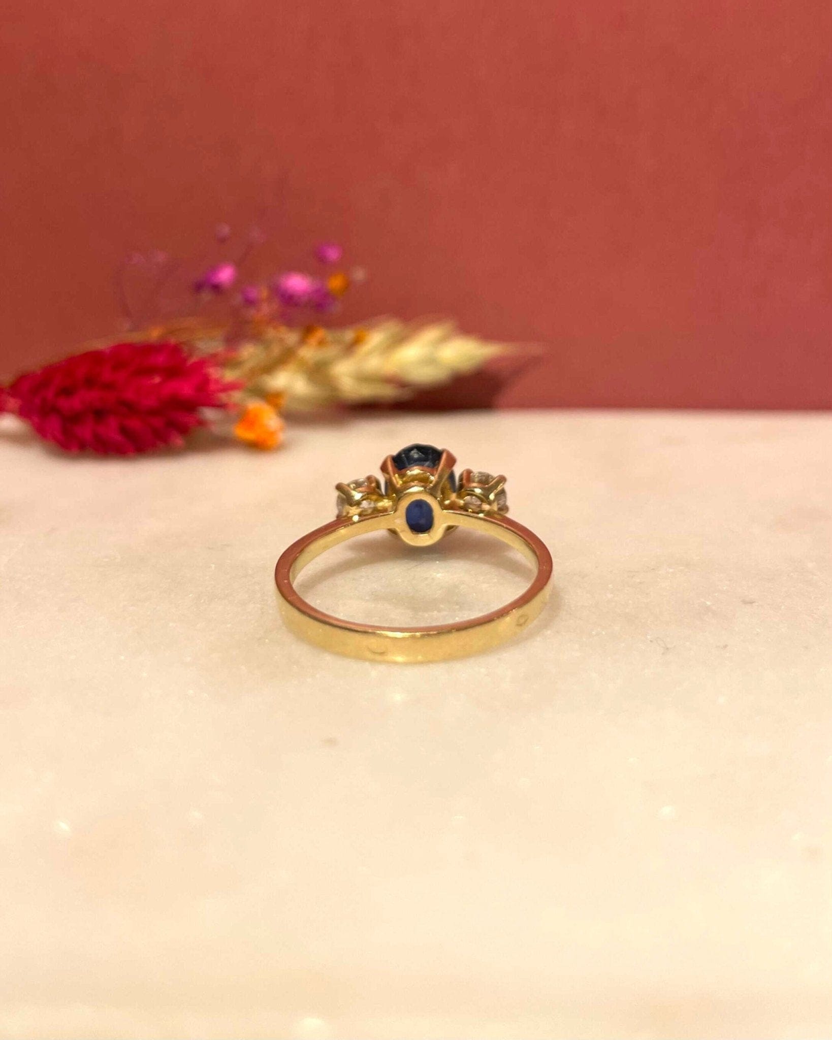 Bague Trilogie Saphir 1.70 carat &amp; Diamants "Nella" - Elliade Paris