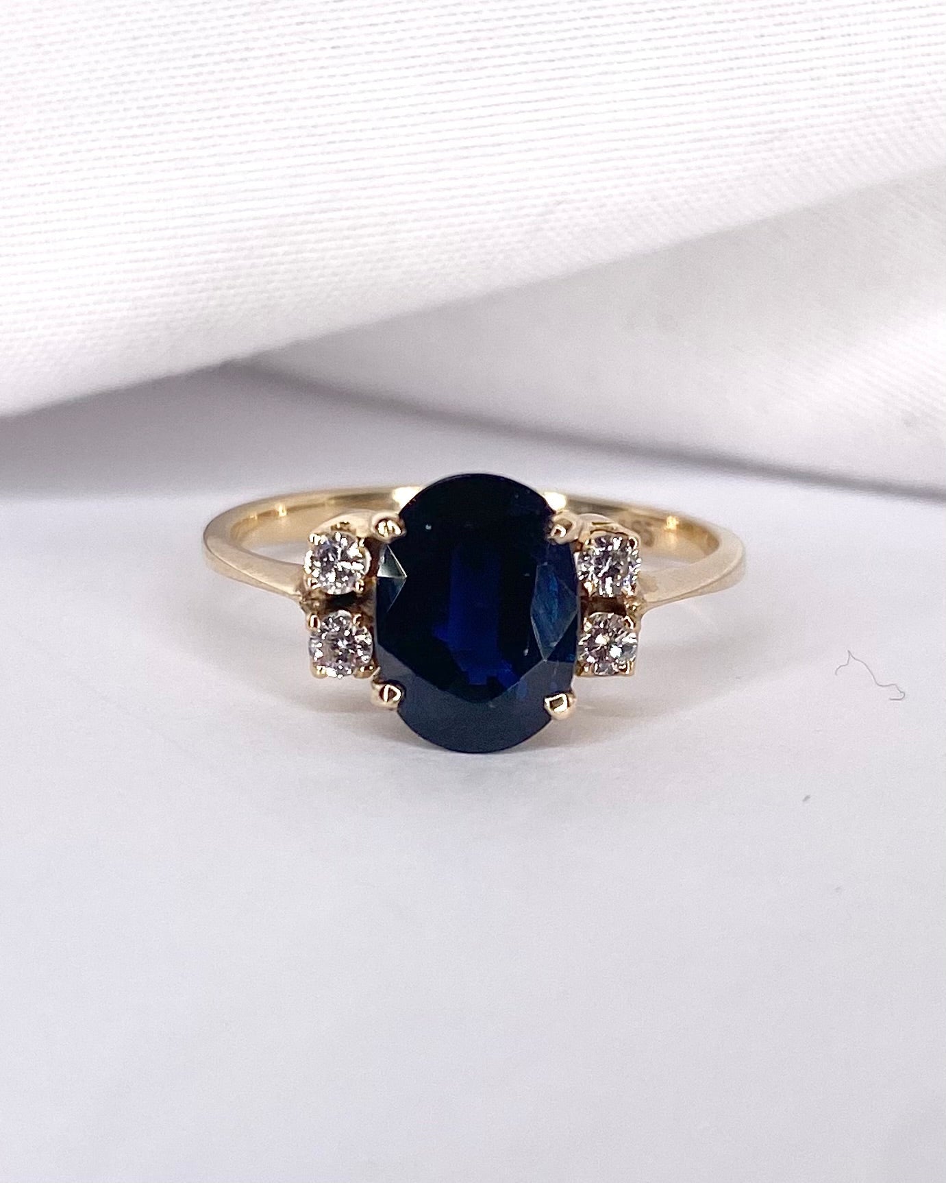 Bague Trilogie Saphir 1.78 carat &amp; Diamants "Dorota" - Elliade Paris