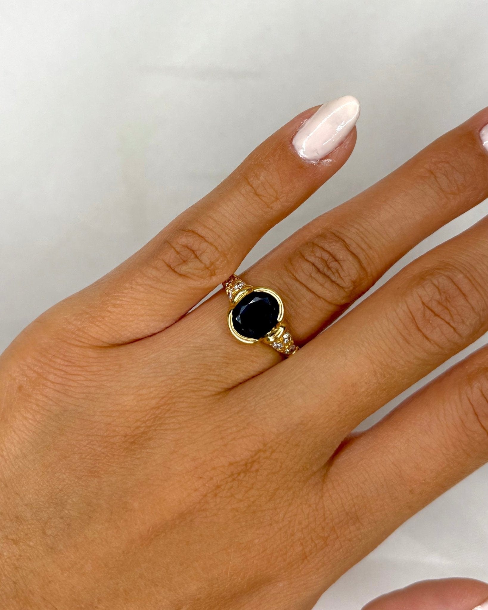 Bague Trilogie Saphir 1.82 carat &amp; Diamants "Nélia" - Elliade Paris