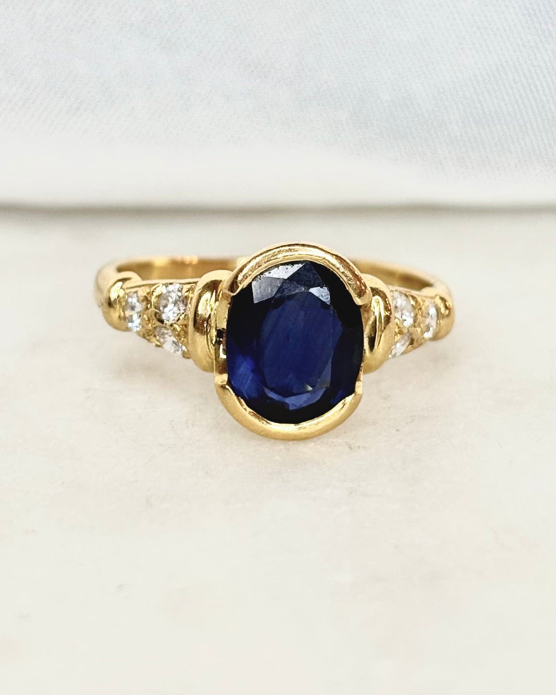 Bague Trilogie Saphir 1.82 carat & Diamants "Nélia" - Elliade Paris