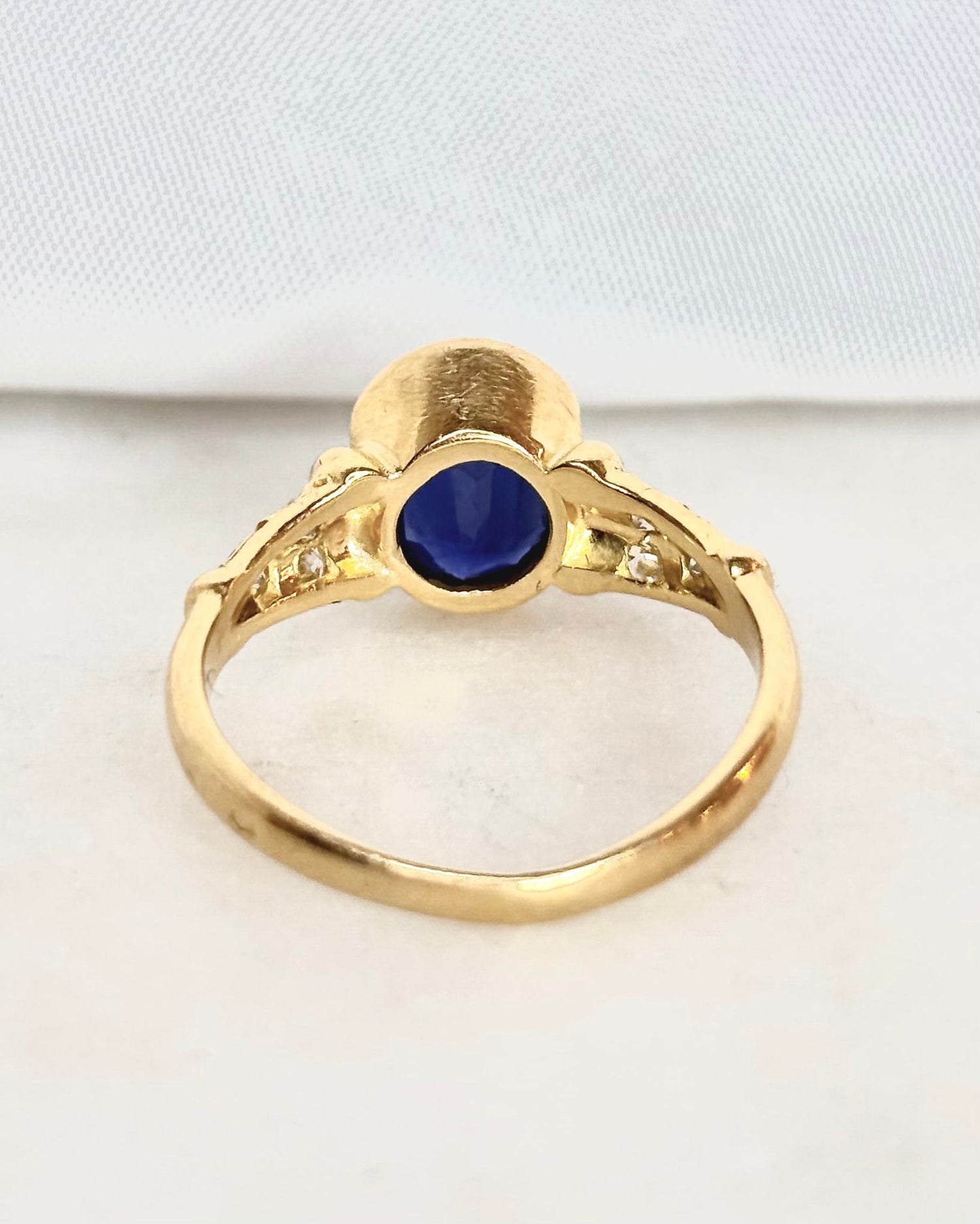 Bague Trilogie Saphir 1.82 carat &amp; Diamants &quot;Nélia&quot; - Elliade Paris
