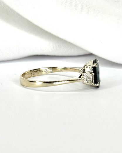 Bague Trilogie Saphir 1.82 carat &amp; Diamants "Samantha" - Elliade Paris