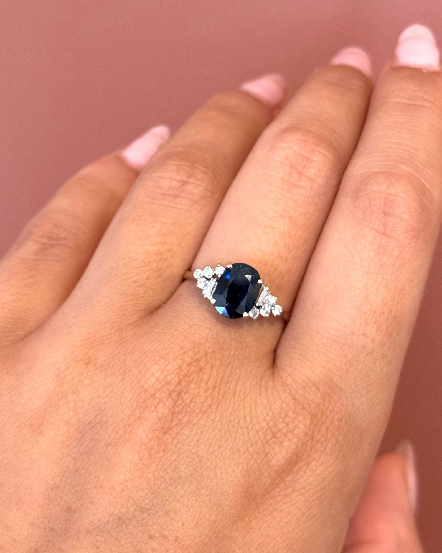 Bague Trilogie Saphir 1.82 carat &amp; Diamants "Samantha" - Elliade Paris