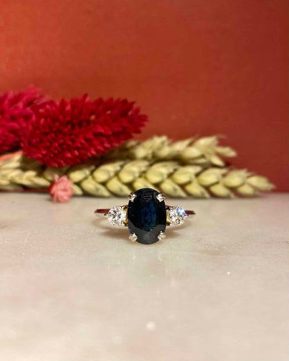 Bague Trilogie Saphir 2.35 carats &amp; Diamants &quot;Auriane&quot; - Elliade Paris