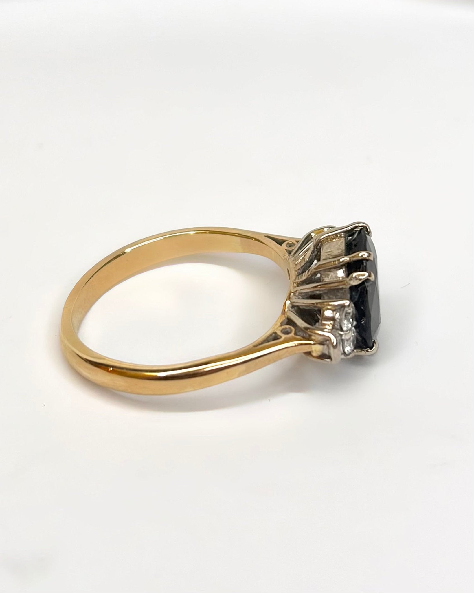 Bague Trilogie Saphir 2.50 carats &amp; Diamants 0.24 carat "Malory" - Elliade Paris