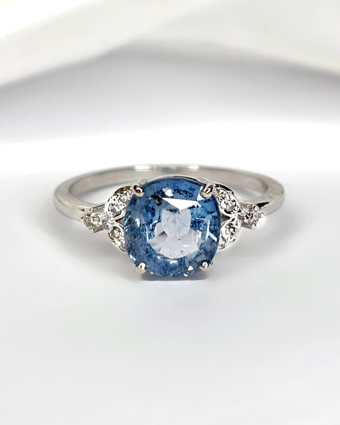 Bague Trilogie Saphir 2.70 carats &amp; Diamants "Florie" - Elliade Paris