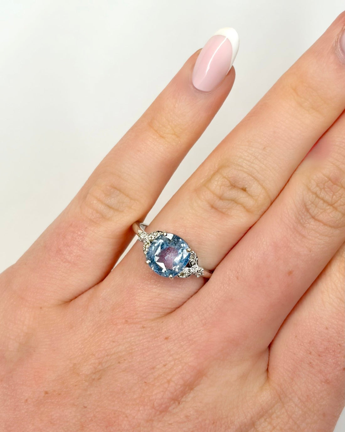 Bague Trilogie Saphir 2.70 carats &amp; Diamants "Florie" - Elliade Paris