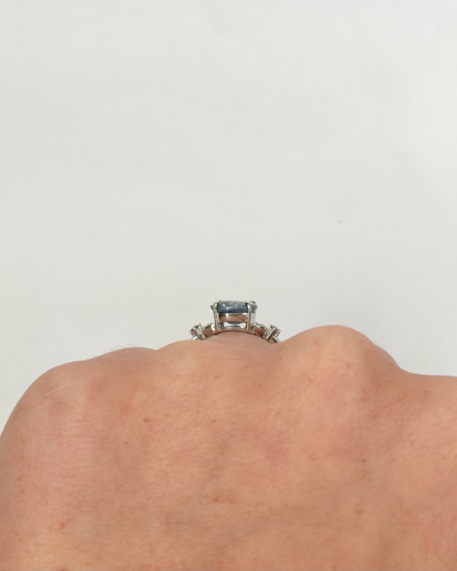 Bague Trilogie Saphir 2.70 carats &amp; Diamants "Florie" - Elliade Paris