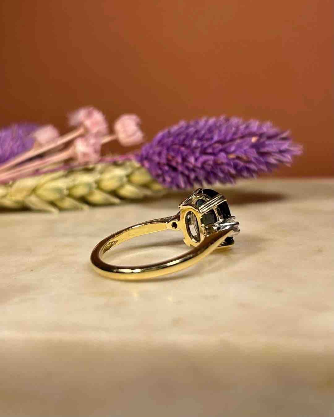 Bague Trilogie Saphir 3 carats &amp; Diamants "Kenan" - Elliade Paris