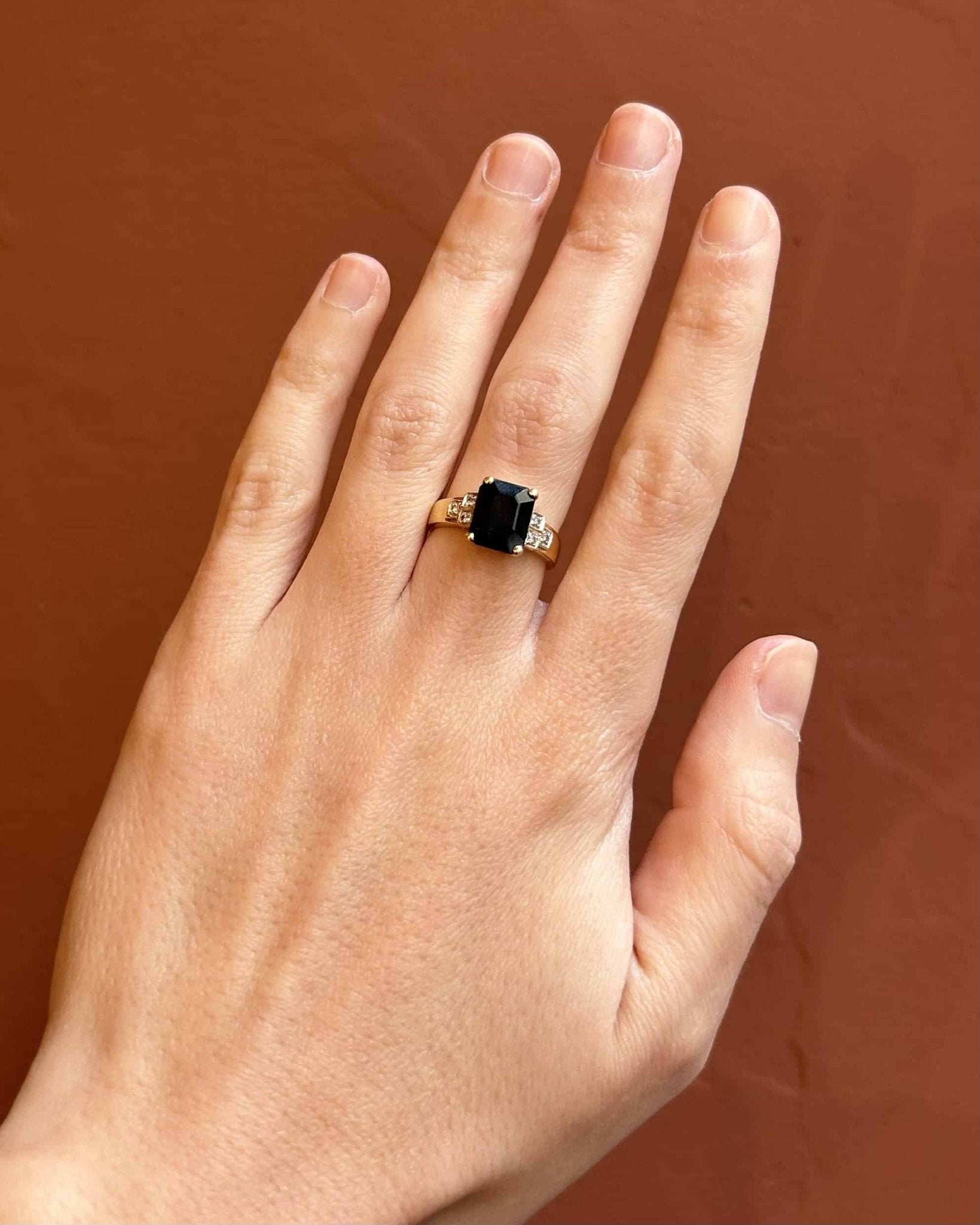 Bague Trilogie Saphir 3.30 carats &amp; Diamants "Lysa" - Elliade Paris