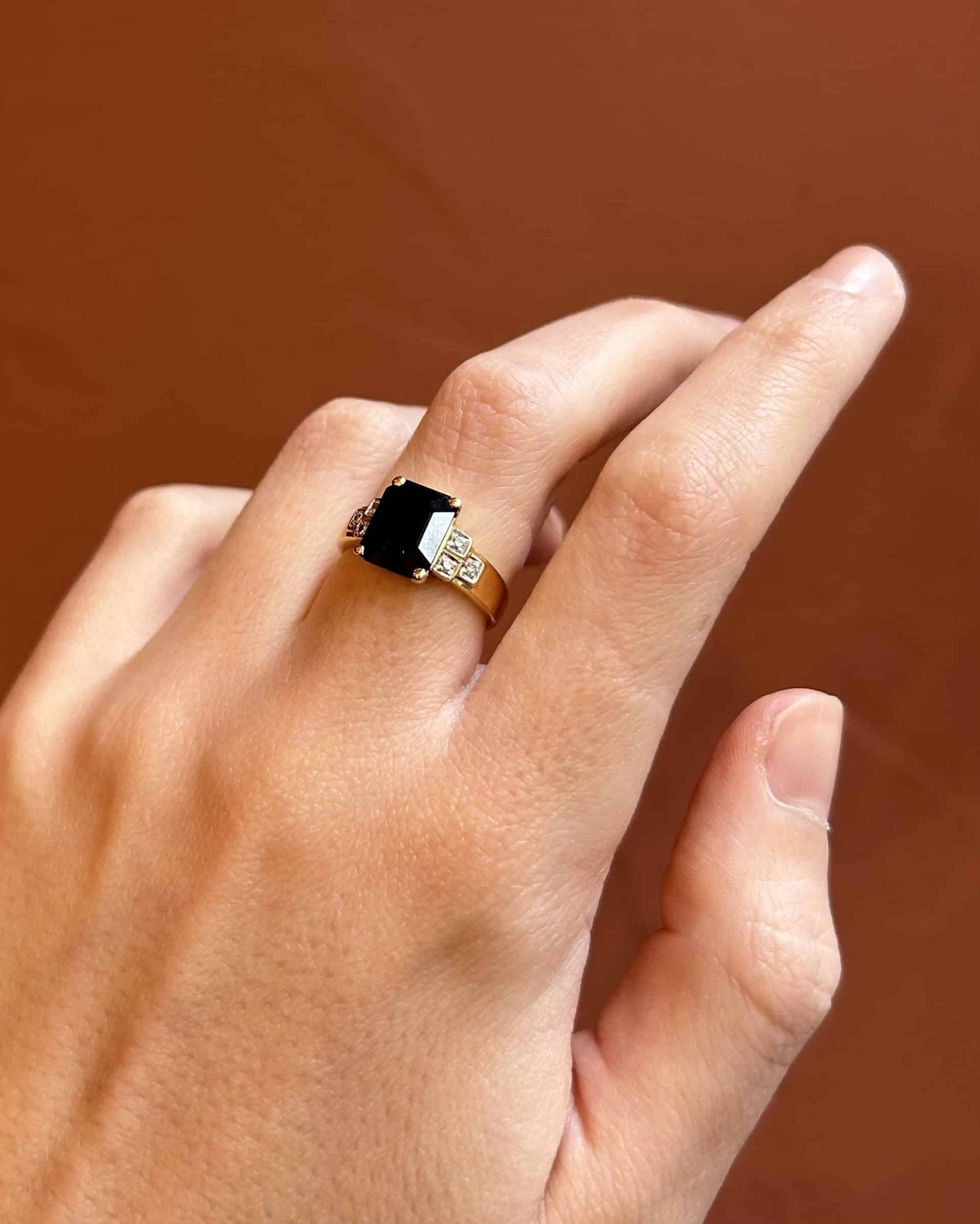 Bague Trilogie Saphir 3.30 carats &amp; Diamants "Lysa" - Elliade Paris