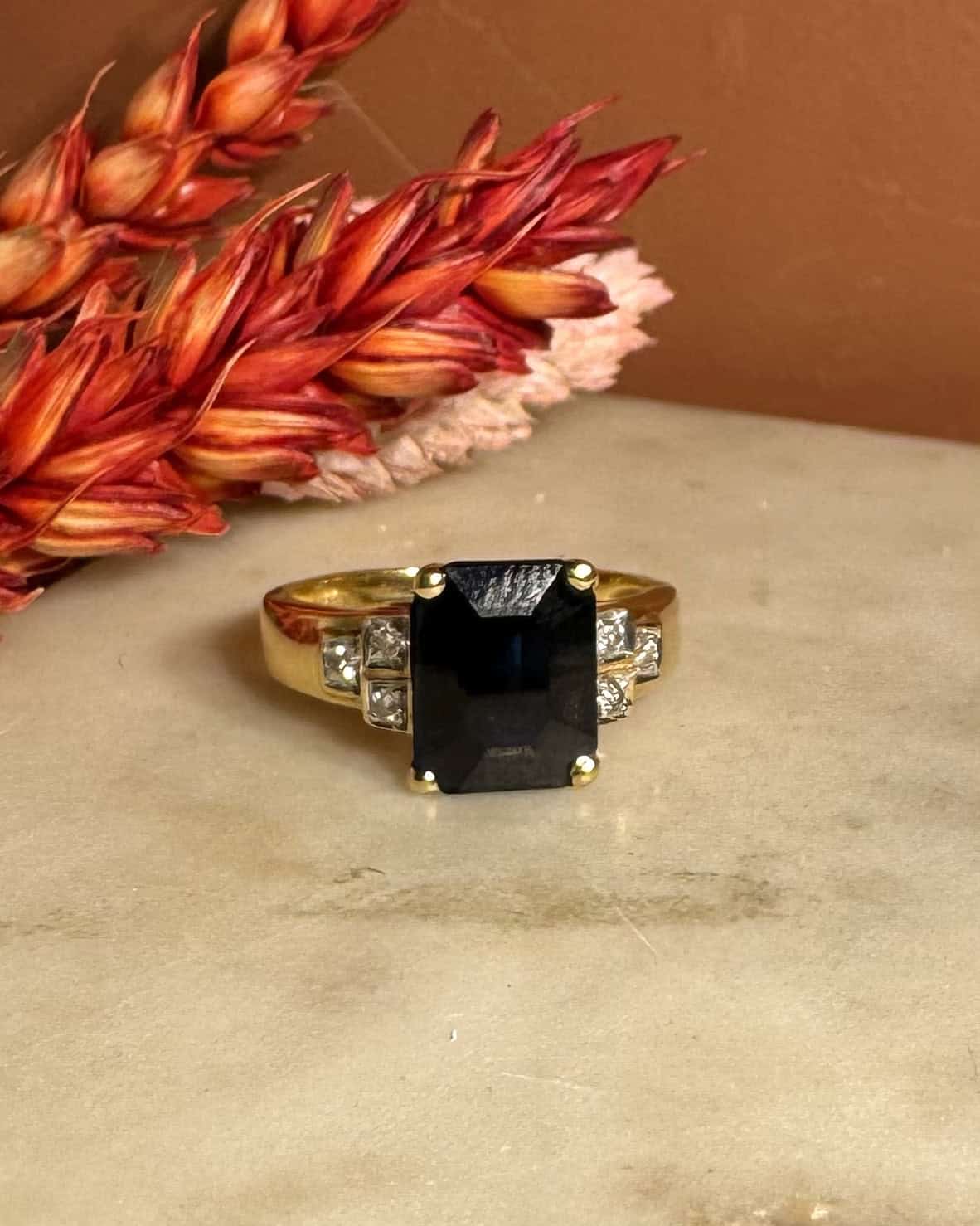 Bague Trilogie Saphir 3.30 carats &amp; Diamants "Lysa" - Elliade Paris