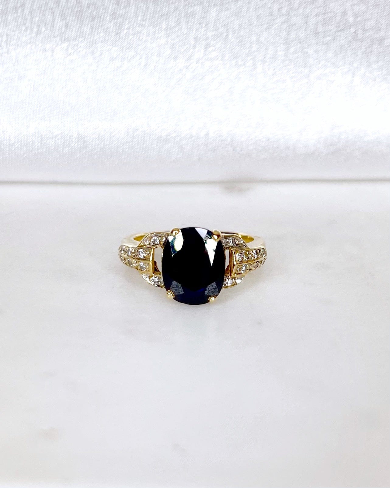 Bague Trilogie Saphir 3.60 Carats &amp; Diamants "Olympe" - Elliade Paris