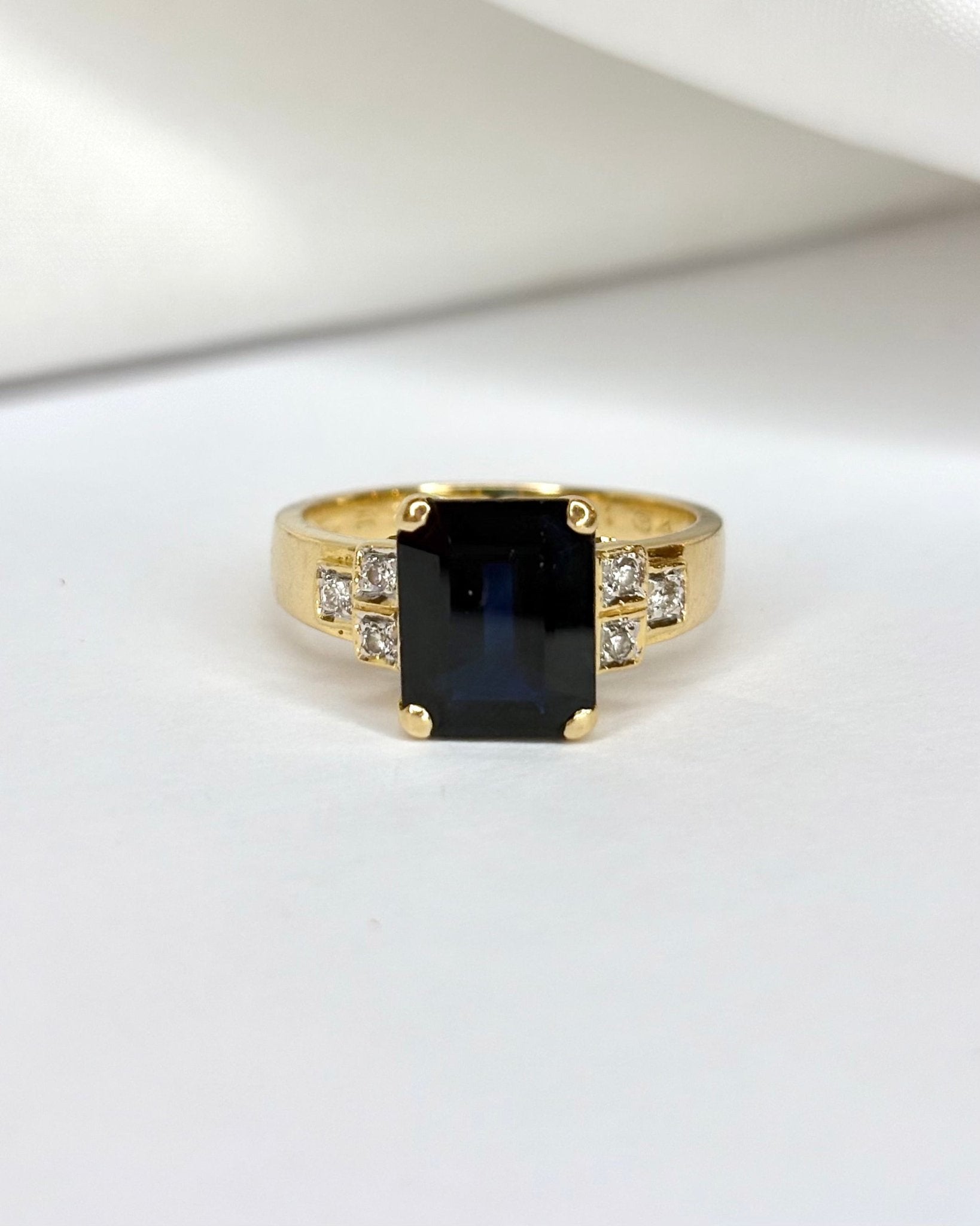 Bague Trilogie Saphir 3.70 carats &amp; 6 Diamants "Guilia" - Elliade Paris