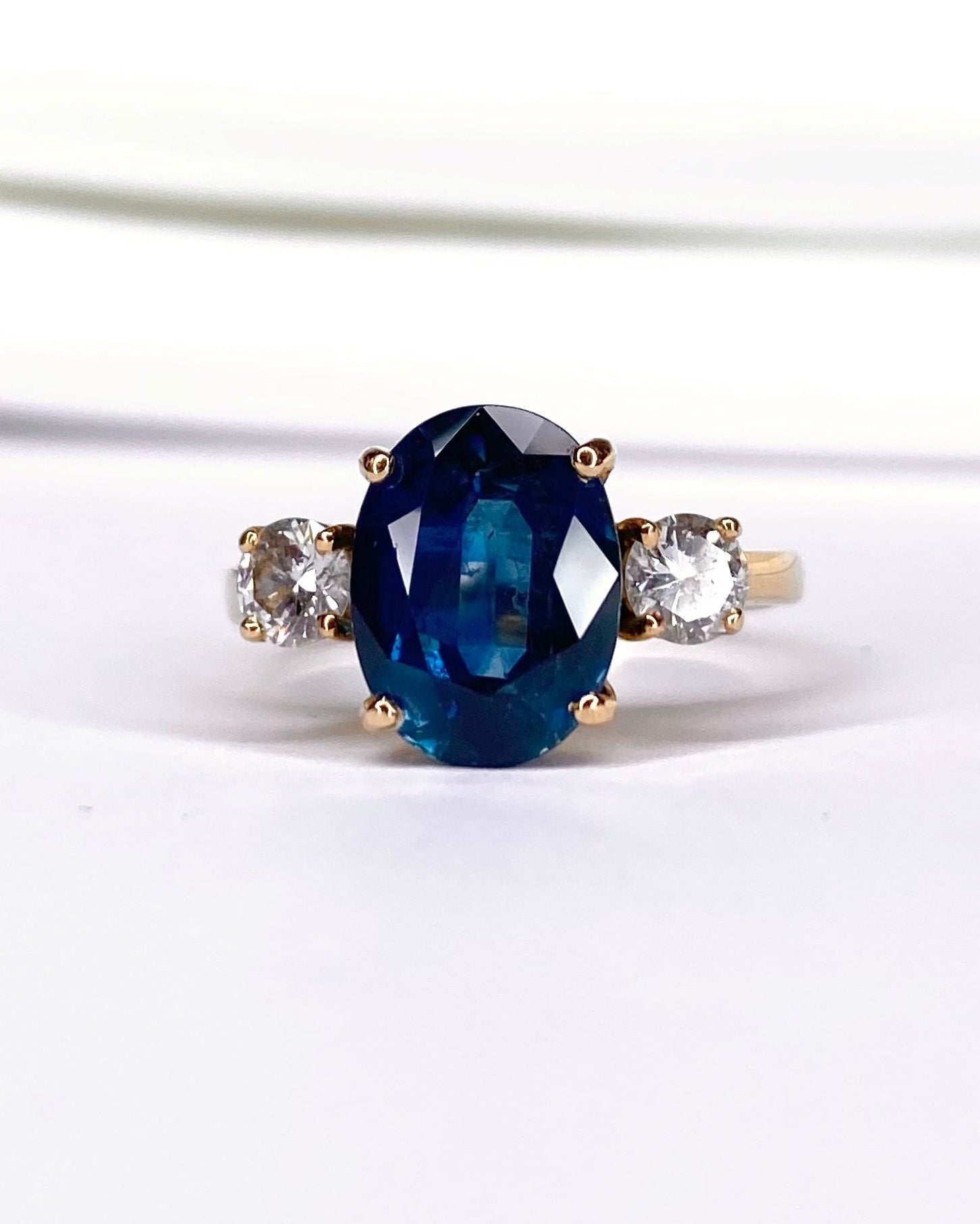 Bague Trilogie Saphir 3.80 carats &amp; Diamants 0.44 carat "Faustine" - Elliade Paris