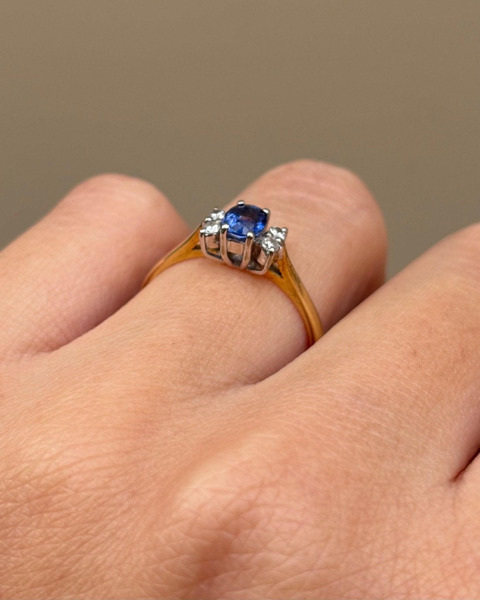 Bague Trilogie Saphir &amp; 4 Diamants "Naé" - Elliade Paris