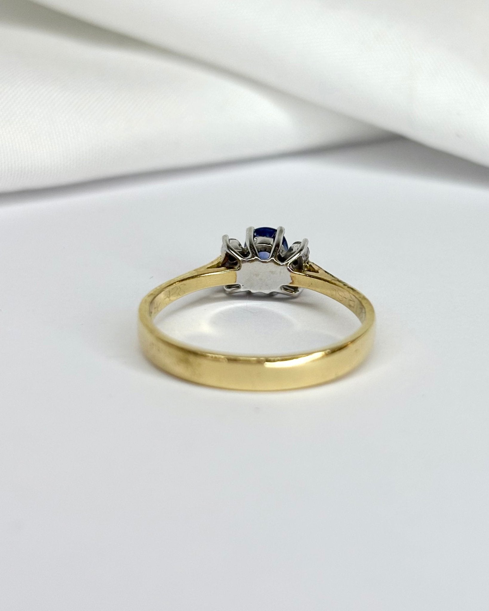 Bague Trilogie Saphir &amp; 4 Diamants "Naé" - Elliade Paris