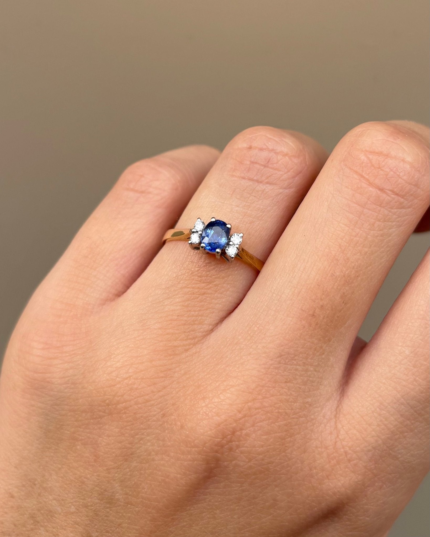 Bague Trilogie Saphir &amp; 4 Diamants "Naé" - Elliade Paris