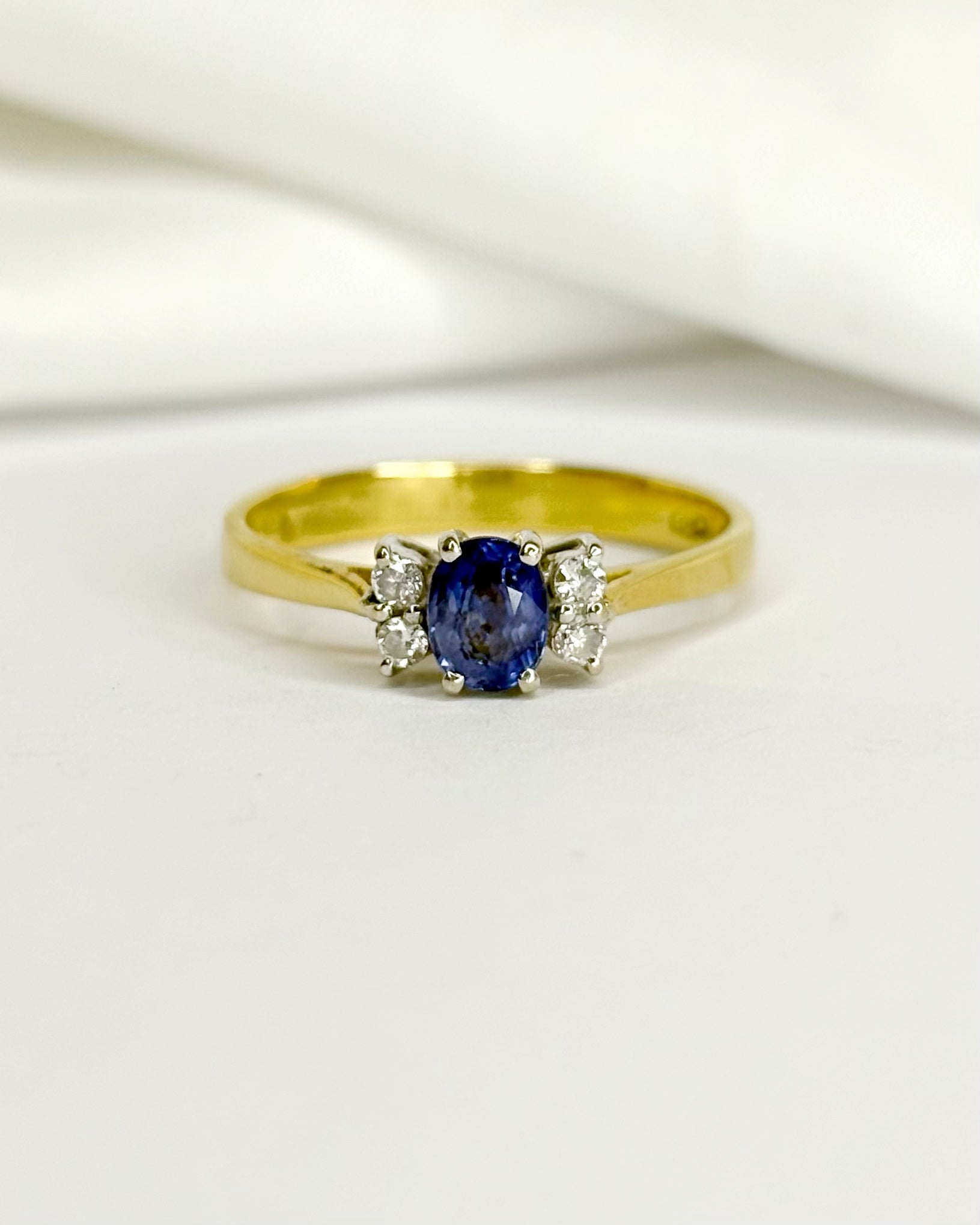 Bague Trilogie Saphir &amp; 4 Diamants "Naé" - Elliade Paris