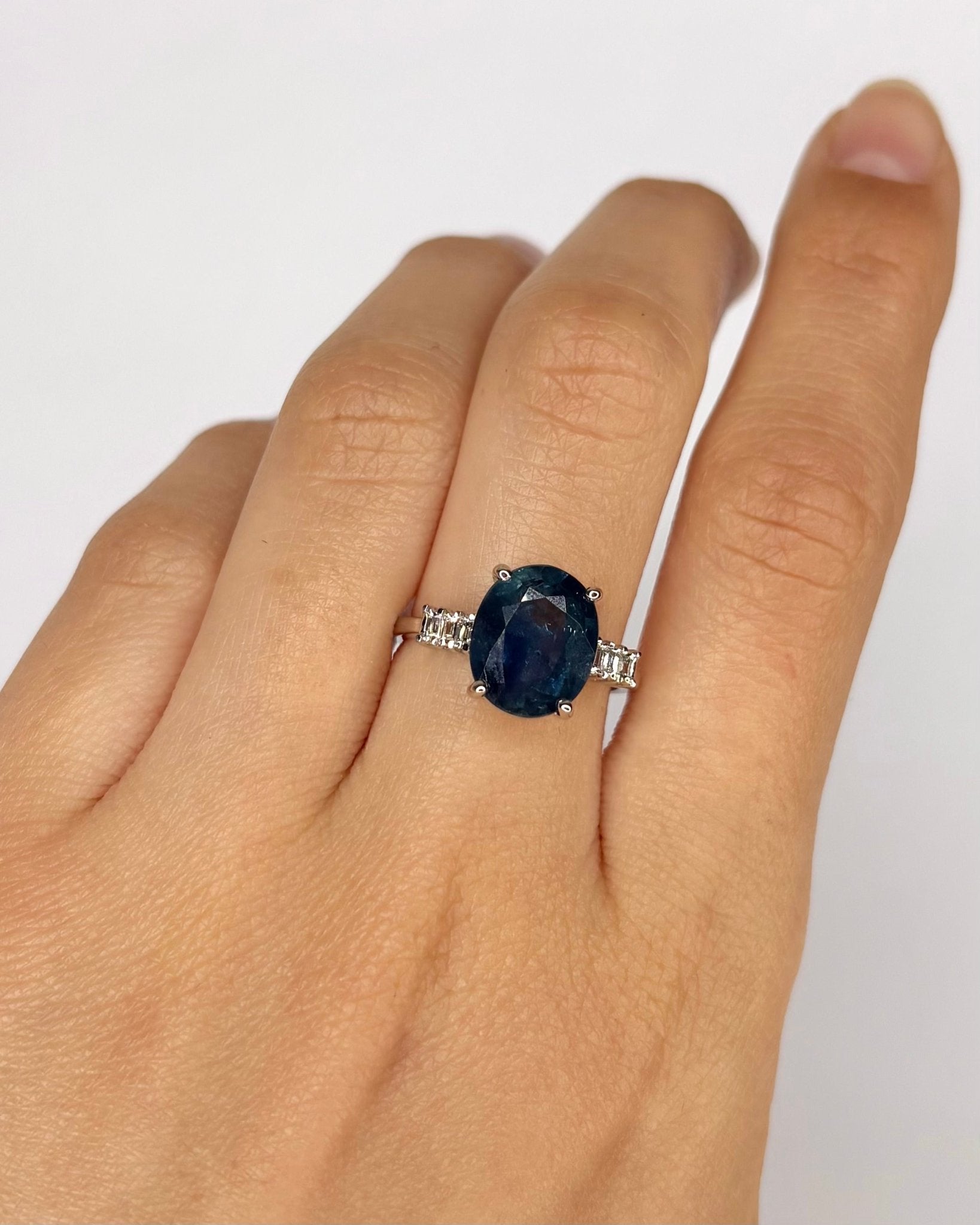 Bague Trilogie Saphir 4.17 carats &amp; Diamants "Sicilia" - Elliade Paris