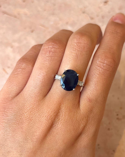 Bague Trilogie Saphir 4.77 carats &amp; Diamants Baguette 0.24 carat "Célia" - Elliade Paris