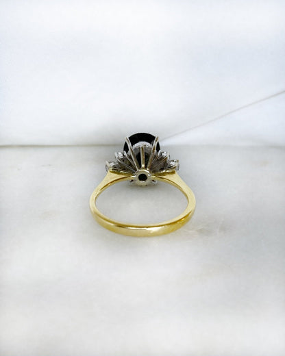 Bague Trilogie Saphir 5.10 carats &amp; Diamants &quot;Calypso&quot; - Elliade Paris