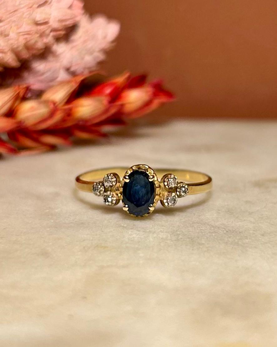 Bague Trilogie Saphir &amp; 6 Diamants "Kiana" - Elliade Paris