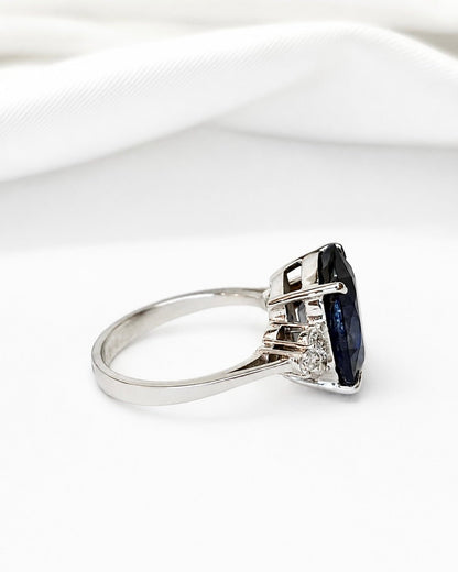 Bague Trilogie Saphir 8.45 carats &amp; Diamants 0.30 carat 5.13g "Alana" - Elliade Paris