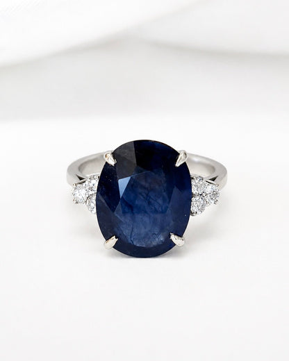 Bague Trilogie Saphir 8.45 carats &amp; Diamants 0.30 carat 5.13g "Alana" - Elliade Paris