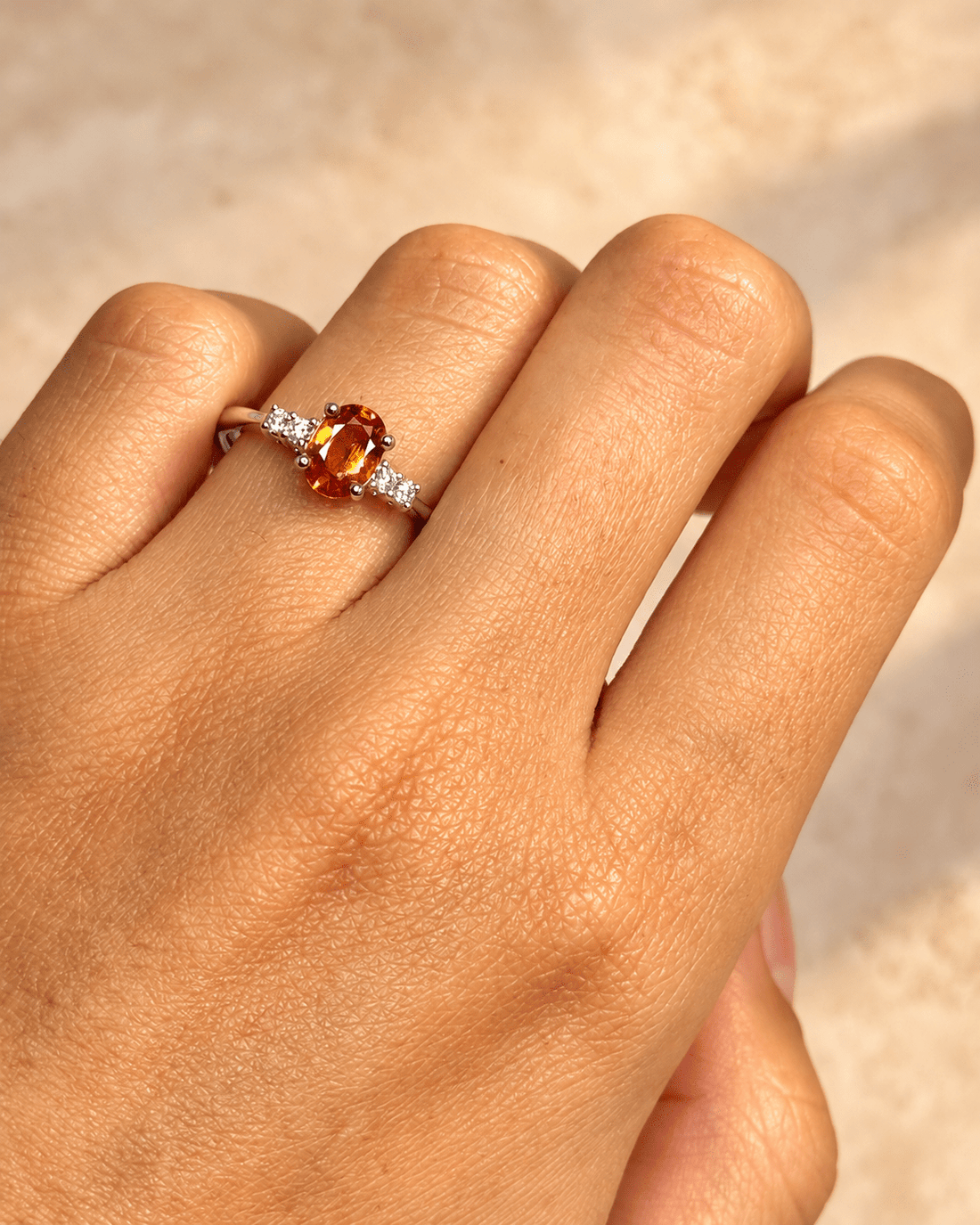 Bague Trilogie Saphir Abricot 1 carat &amp; Diamants 0.24 carat "Amandine" - Elliade Paris