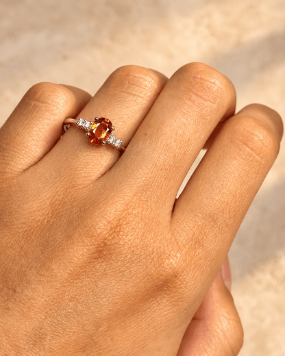 Bague Trilogie Saphir Abricot 1 carat &amp; Diamants 0.24 carat "Amandine" - Elliade Paris