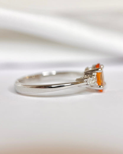 Bague Trilogie Saphir Abricot 1 carat &amp; Diamants 0.24 carat "Amandine" - Elliade Paris