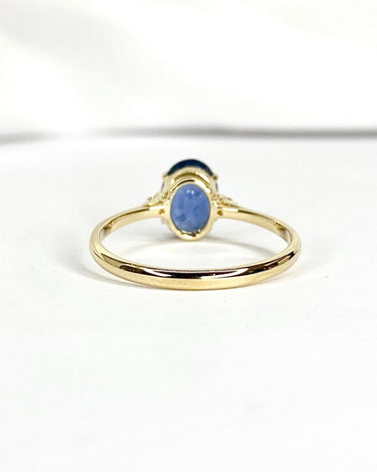 Bague Trilogie Saphir bleu lagon 1.25 carat &amp; Diamants "Anna" - Elliade Paris