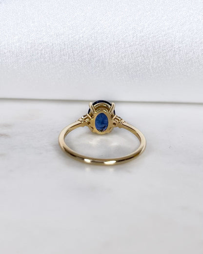 Bague Trilogie Saphir bleu royal 2 carats &amp; Diamants &quot;Callie&quot; - Elliade Paris