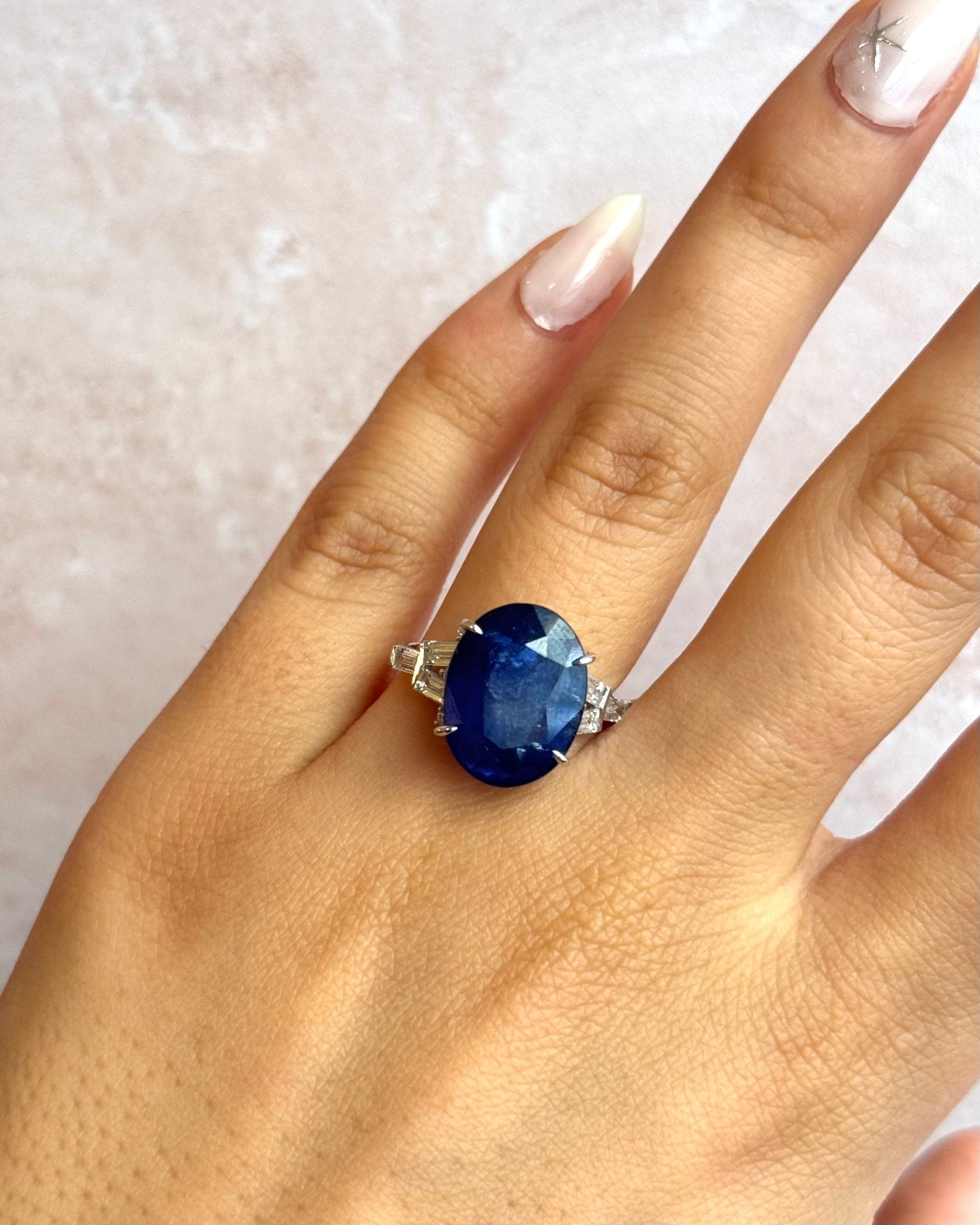 Bague Trilogie Saphir Ceylan 10.69 carats &amp; Diamants 0.60 carat "Katia" - Elliade Paris