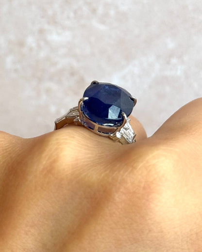 Bague Trilogie Saphir Ceylan 10.69 carats &amp; Diamants 0.60 carat "Katia" - Elliade Paris