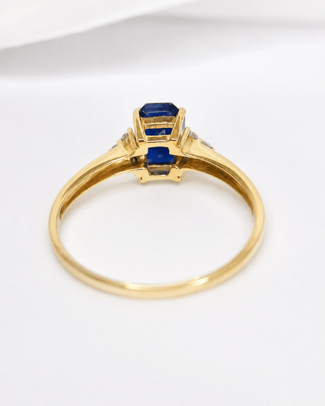 Bague Trilogie Saphir Chatoyant 1.20 carat &amp; Diamants "Louanne" - Elliade Paris