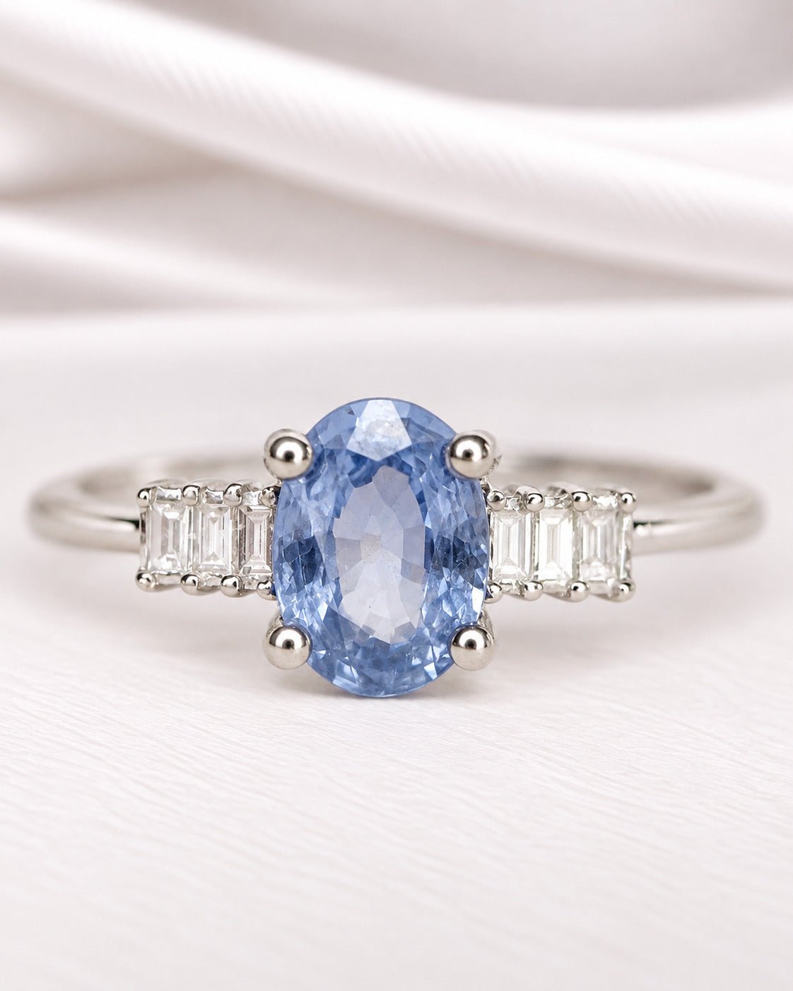 Bague Trilogie Saphir Cornflower 0.86 carat &amp; Diamants "Prisca" - Elliade Paris