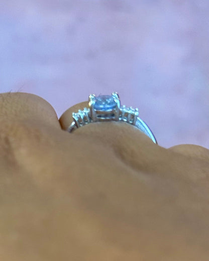 Bague Trilogie Saphir Cornflower 0.86 carat &amp; Diamants "Prisca" - Elliade Paris