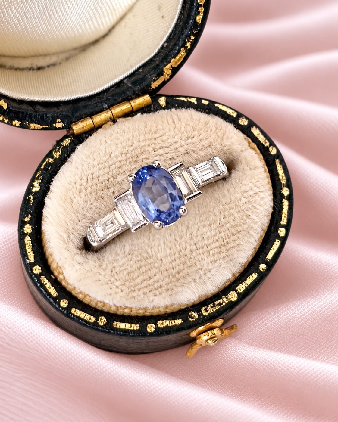 Bague Trilogie Saphir Cornflower 1 carat &amp; Diamants 0.42 carat "Fanny" - Elliade Paris