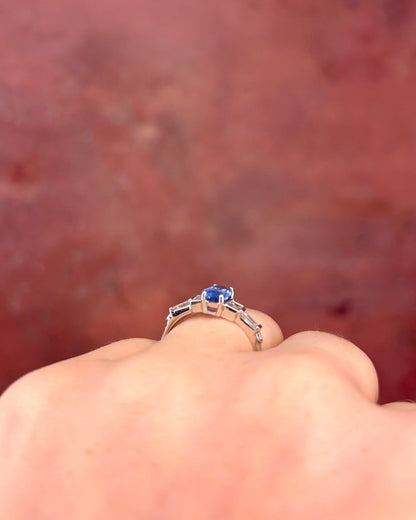 Bague Trilogie Saphir Cornflower 1 carat &amp; Diamants 0.42 carat "Fanny" - Elliade Paris