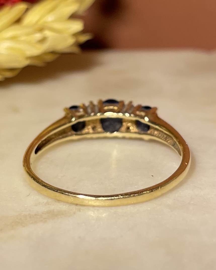 Anillo trilogía de zafiros y diamantes "Nolwenn"
